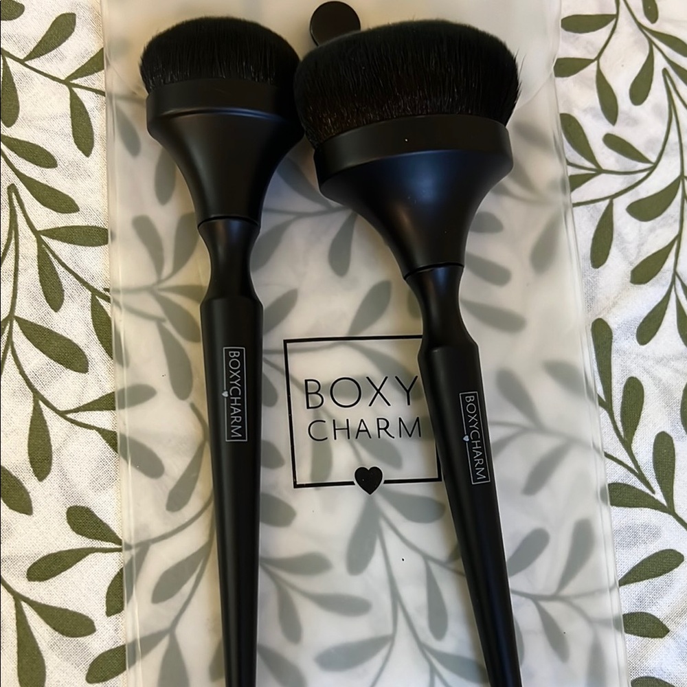 Boxy Charm Black Makeup Brush Set